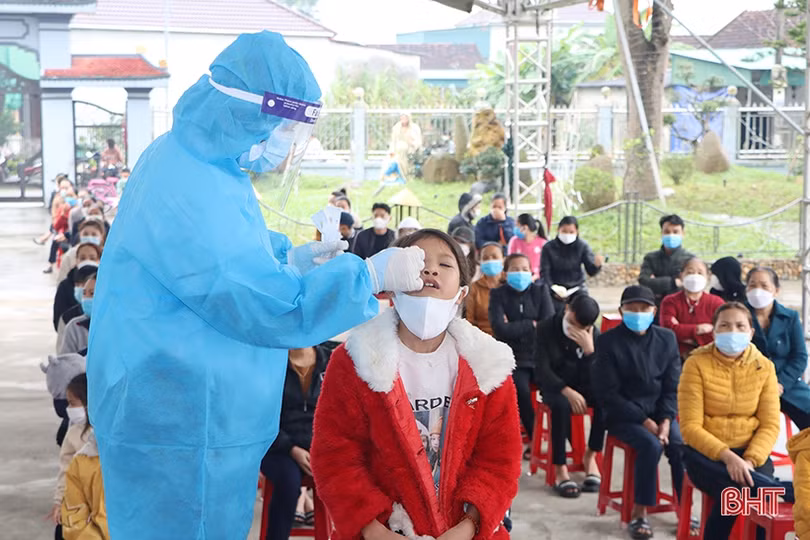 Xuất hiện cả trăm ca mắc, Cẩm Xuyên ráo riết chống dịch COVID-19