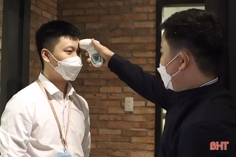 Đến rạp chiếu phim, giới trẻ Hà Tĩnh chấp hành nghiêm quy định phòng dịch