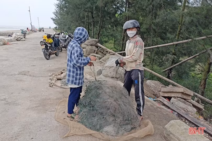 Thời tiết bất thuận, thuyền cá ngư dân Lộc Hà nằm bờ sau tết