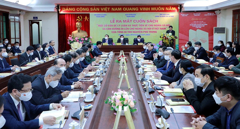 Toàn cảnh lễ ra mắt cuốn sách “Một số vấn đề lý luận và thực tiễn về chủ nghĩa xã hội và con đường đi lên chủ nghĩa xã hội ở Việt Nam” của Tổng Bí thư Nguyễn Phú Trọng. Ra mắt cuốn sách của Tổng Bí thư Nguyễn Phú Trọng