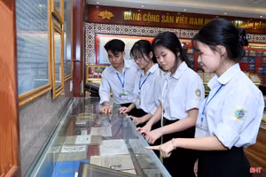 "Thắp lửa" truyền thống trong trường học