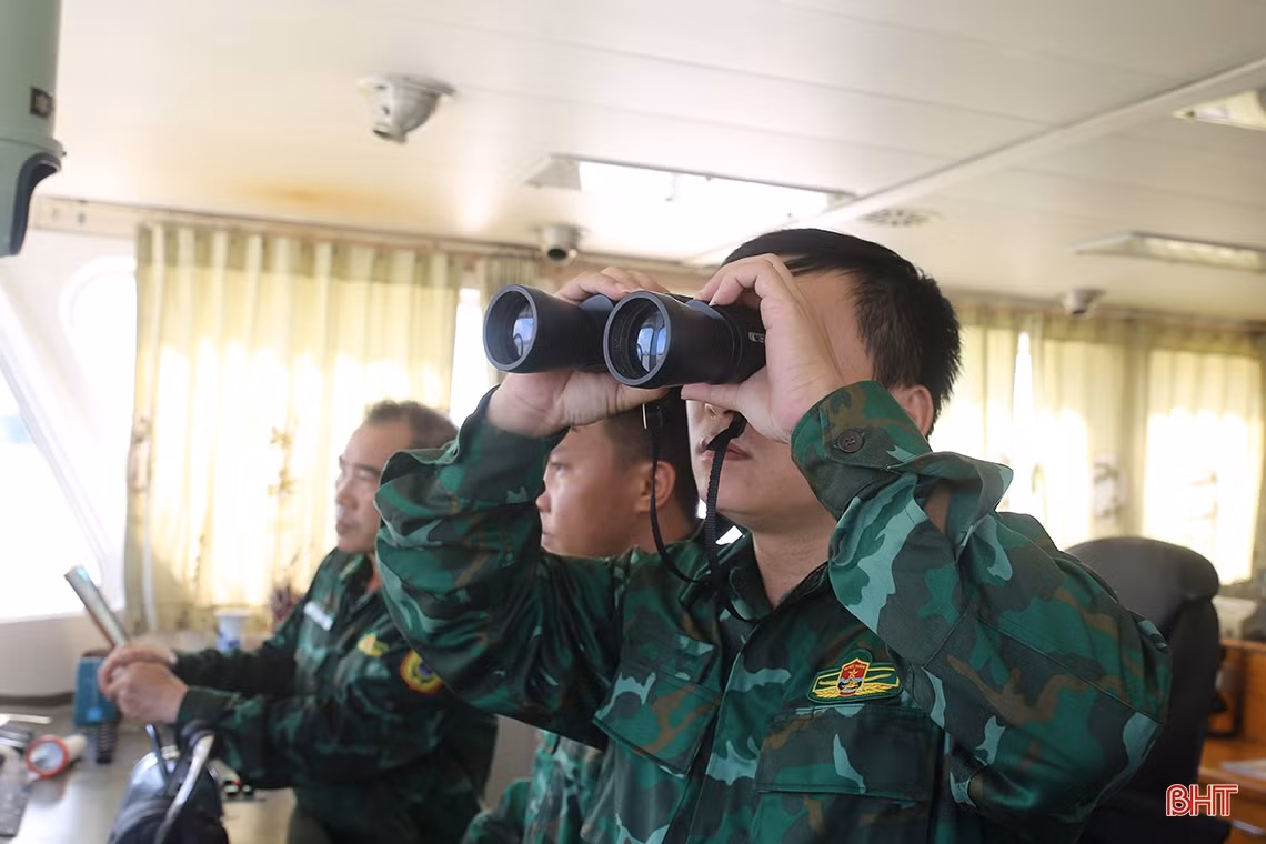 Chiến sỹ biên phòng Hà Tĩnh giúp ngư dân vươn khơi bám biển