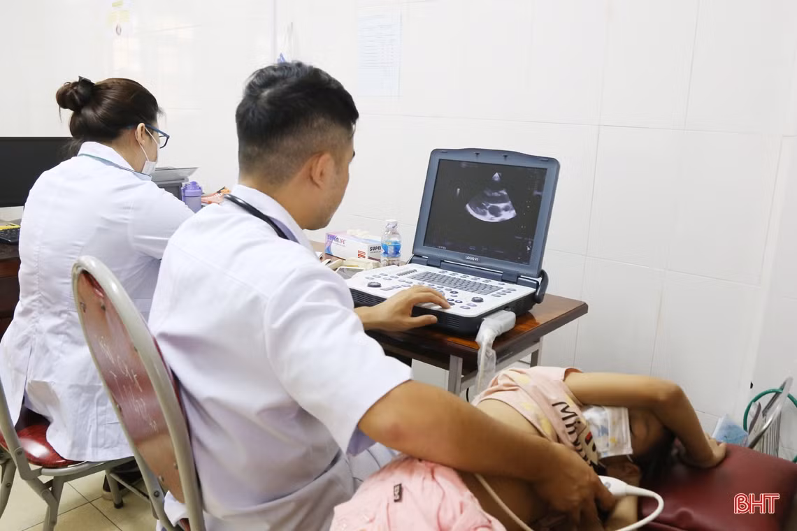 Chương trình “Trái tim cho em” thăm khám tim mạch cho hàng trăm trẻ em Hà Tĩnh