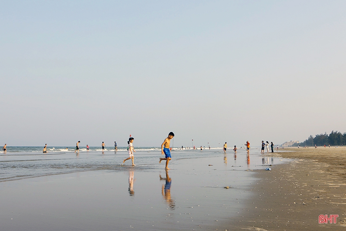 Biển Hà Tĩnh rộn ràng trước ngày chính hội