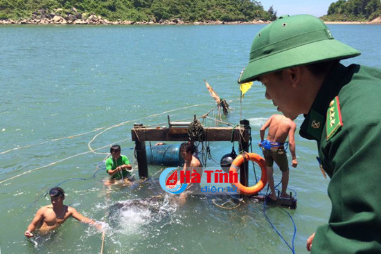 truc vot thanh cong thuyen ca gap nan tren bien cua sot