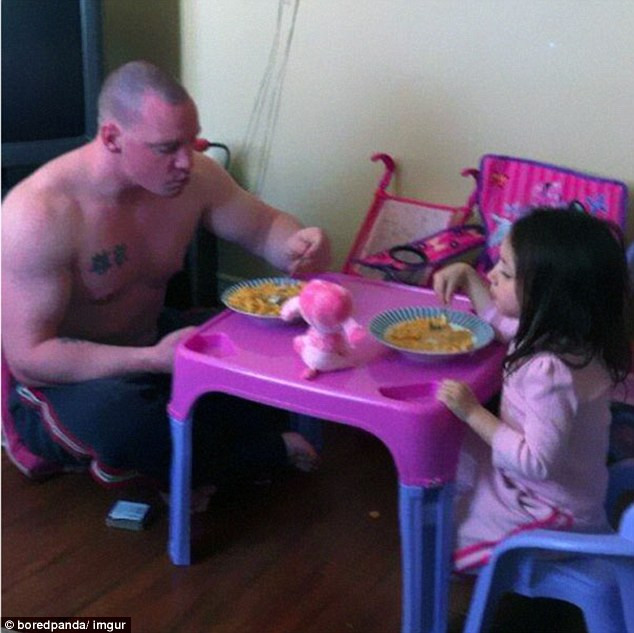 cuoi ngat voi loat anh ba dao cach nhung ong bo cham con luc me vang nha