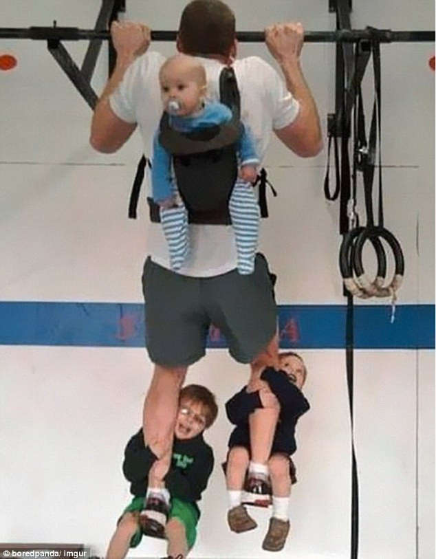 cuoi ngat voi loat anh ba dao cach nhung ong bo cham con luc me vang nha