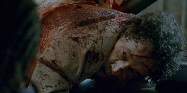 Bộ phim của đạo diễn huyền thoại Stuart Gordon dựa trên câu chuyện có thật của một y tá tên Chante Jawan Mallard. Cô ta đã đâm phải một người đàn ông vô gia cư vì lái xe khi đang dùng thuốc lắc. Không những không gọi cấp cứu, Chante còn để nguyên người đàn ông mắc trên kính chắn gió xe hơi, lái xe về nhà đỗ vào gara. Cô ta thản nhiên đi ngủ, để người bị hại chảy máu đến chết. Sau đó, Chante phi tang xác chết với sự giúp đỡ của vài người bạn. Cô bị kết án 50 năm tù. 10 phim dung tu cau chuyen the tin nhung co that