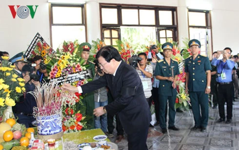 Phó Thủ tướng Trịnh Đình Dũng tới viếng Đại tá Trần Quang Khải. le truy dieu dai ta tran quang khai