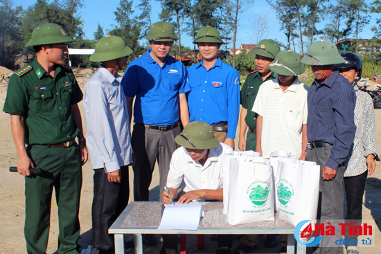 tuoi tre ha tinh xung kich lam sach moi truong bien