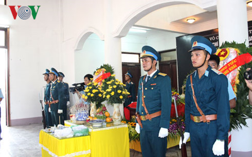 Lễ tang đại tá Trần Quang Khải được tổ chức theo nghi thức quân đội. le truy dieu dai ta tran quang khai