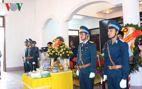 Lễ tang đại tá Trần Quang Khải được tổ chức theo nghi thức quân đội. le truy dieu dai ta tran quang khai