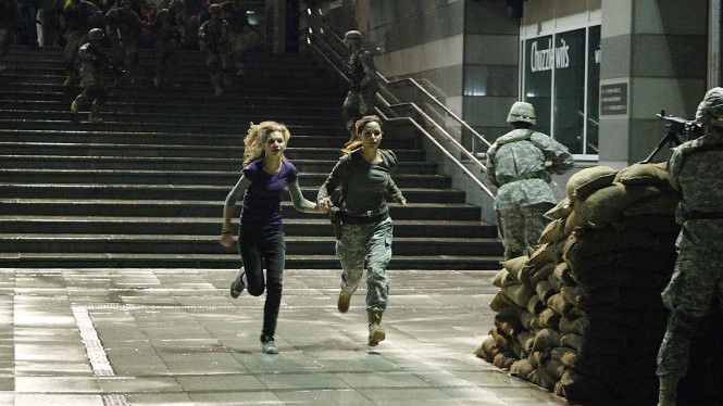 28 Weeks Later là một trong những thành công điển hình trong cách khai thác một dịch bệnh quái đản đủ sức mạnh tàn phá thế giới- Ảnh cắt từ video 6 am hieu kinh hoang ve ngay tan the trong phim anh