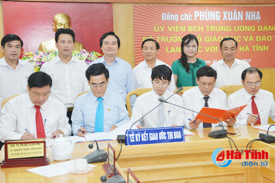 bo truong gd dt se dung nhung ma nganh thua giao vien