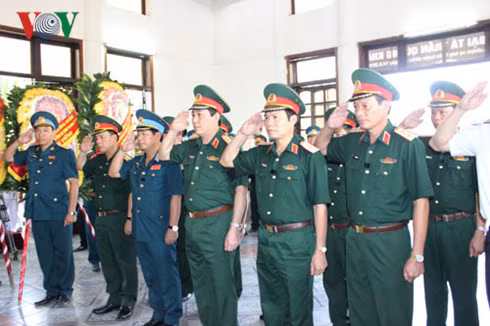 Đoàn đại biểu Quân ủy Trung ương, Bộ Quốc phòng tới viếng Đại tá Trần Quang Khải le truy dieu dai ta tran quang khai