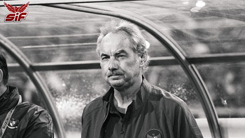 HLV Alfred Riedl qua đời
