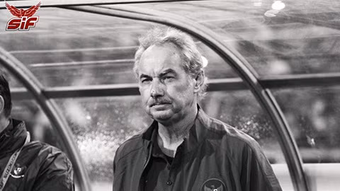 HLV Alfred Riedl qua đời