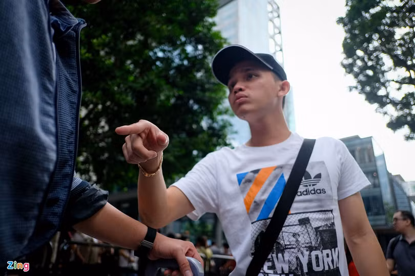 “Chiếc iPhone 12 đầu tiên về Việt Nam giá không dưới 200 triệu đồng”