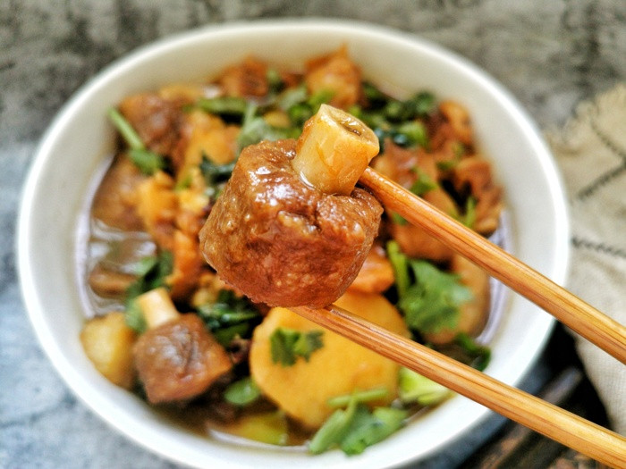 Ngày thu, trổ tài nấu thịt bò hầm khoai tây hấp dẫn hết ý, chồng con đều khen ngon!