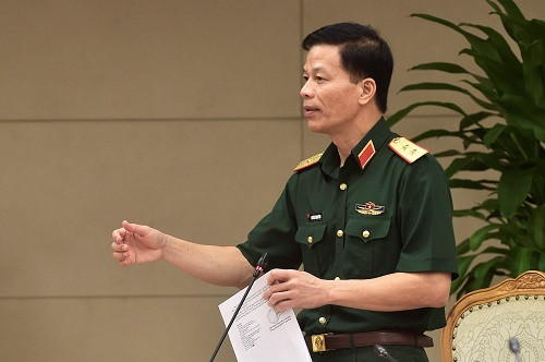 Phó Tổng Tham mưu trưởng QĐND Việt Nam Nguyễn Trọng Bình phát biểu tại cuộc họp - Ảnh: VGP/Đoàn Bắc Kiên quyết xử lý nghiêm mọi vi phạm để gỡ ‘thẻ vàng’ về khai thác hải sản