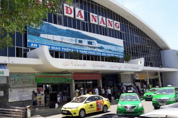 Tàu đón, trả khách trở lại tại ga Đà Nẵng