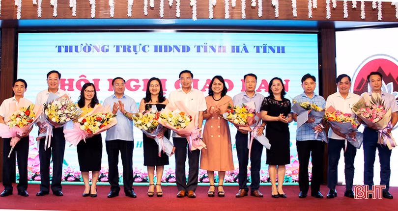 Tiếp tục phối hợp tốt công tác giữa thường trực HĐND cấp tỉnh với cấp huyện