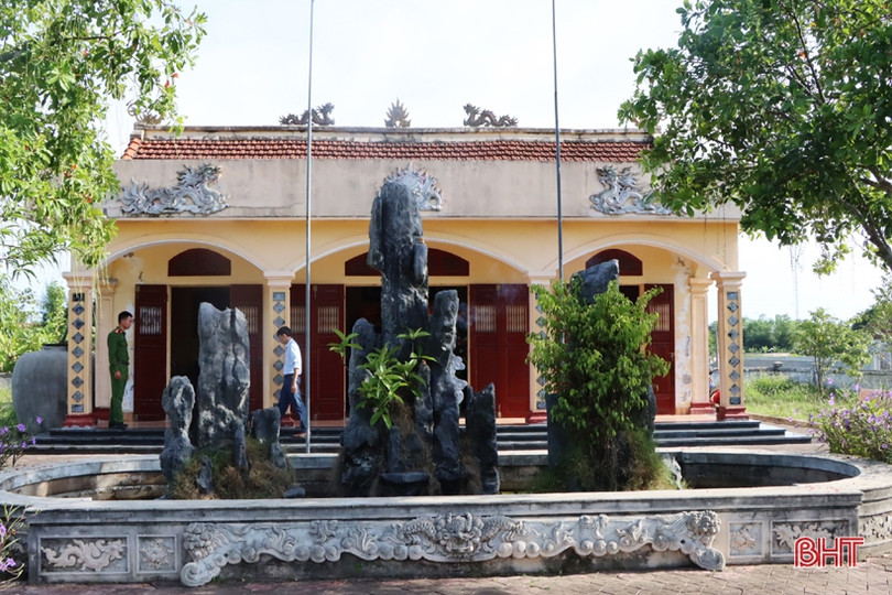 Lãnh đạo Cẩm Xuyên dâng hương nhân kỷ niệm 90 năm Xô viết Nghệ Tĩnh