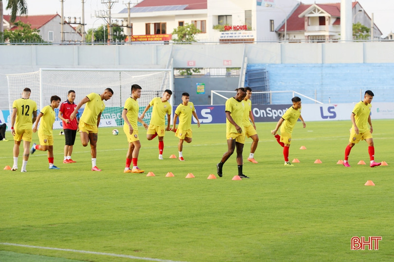 Tứ kết Cúp Quốc gia Hồng Lĩnh Hà Tĩnh - Than Quảng Ninh: An toàn phòng dịch trước giờ bóng lăn