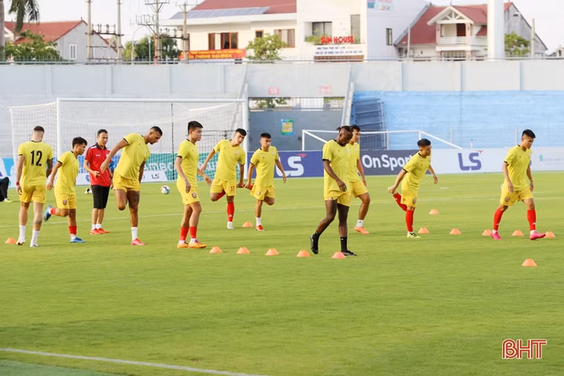 Tứ kết Cúp Quốc gia Hồng Lĩnh Hà Tĩnh - Than Quảng Ninh: An toàn phòng dịch trước giờ bóng lăn