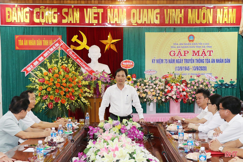 Lãnh đạo Hà Tĩnh chúc mừng 75 ngày thành lập ngành Tòa án nhân dân