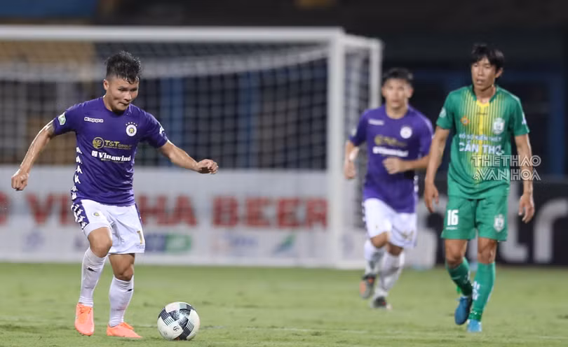 HLV Park Hang Seo chứng kiến Quang Hải ‘giải hạn’