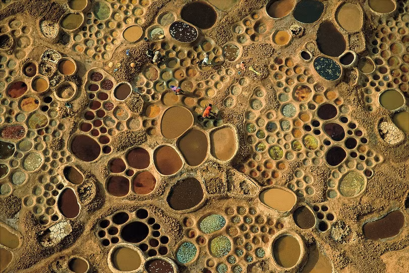 Nơi người dân làm muối từ đất sét