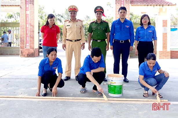 Tuyên truyền Luật Giao thông đường bộ cho 1.400 học sinh Hồng Lĩnh