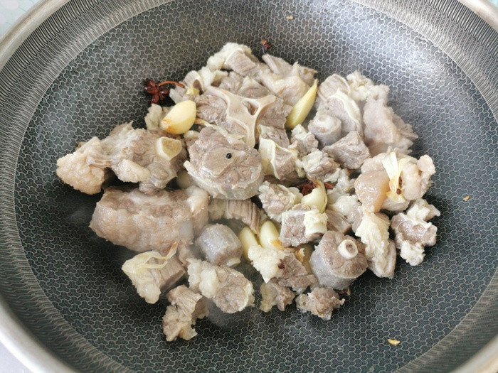 Ngày thu, trổ tài nấu thịt bò hầm khoai tây hấp dẫn hết ý, chồng con đều khen ngon! ảnh 7 Ngày thu, trổ tài nấu thịt bò hầm khoai tây hấp dẫn hết ý, chồng con đều khen ngon!