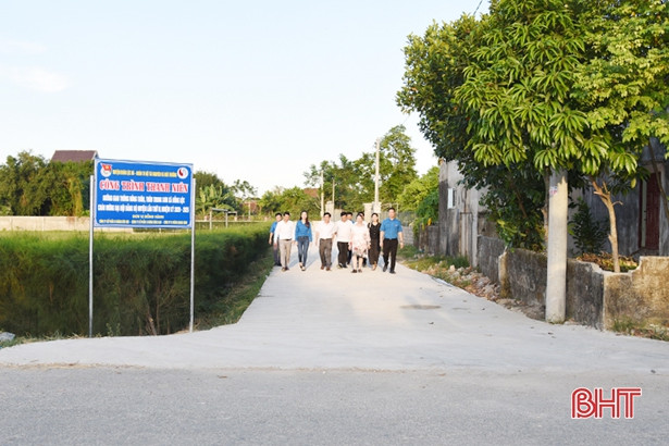 Gắn biển công trình chào mừng thành công Đại hội Đảng bộ huyện Lộc Hà