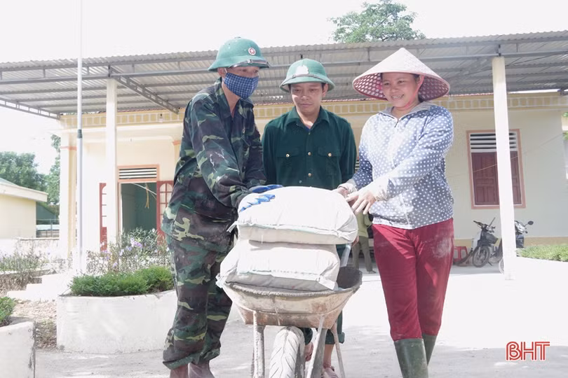 Bộ CHQS Hà Tĩnh huy động cán bộ, chiến sỹ hỗ trợ xã Phúc Đồng xây dựng nông thôn mới