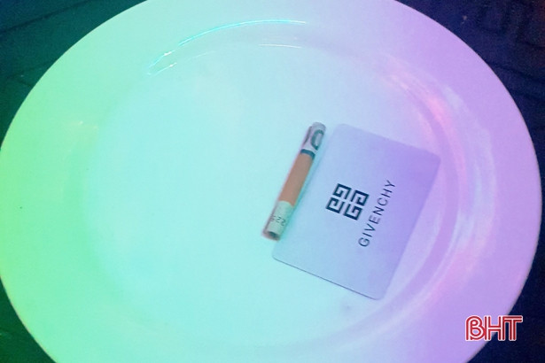 Công an Lộc Hà bắt 13 đối tượng sử dụng ma túy trong quán karaoke