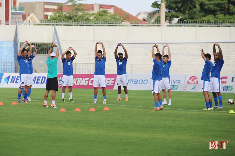 Tứ kết Cúp Quốc gia Hồng Lĩnh Hà Tĩnh - Than Quảng Ninh: An toàn phòng dịch trước giờ bóng lăn