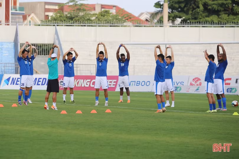 Tứ kết Cúp Quốc gia Hồng Lĩnh Hà Tĩnh - Than Quảng Ninh: An toàn phòng dịch trước giờ bóng lăn