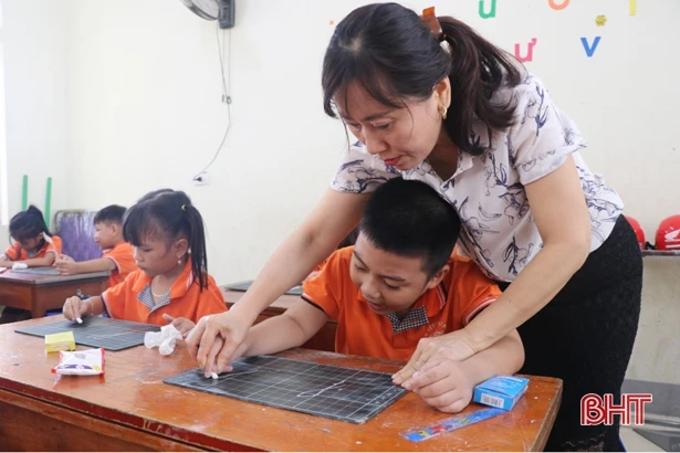 Học sinh tiểu học Hà Tĩnh hào hứng từ tuần học đầu tiên