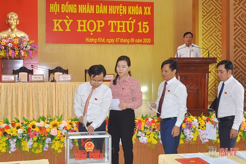 Hương Khê có Chủ tịch, Phó Chủ tịch HĐND, UBND mới