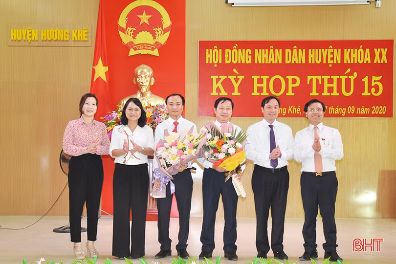Hương Khê có Chủ tịch, Phó Chủ tịch HĐND, UBND mới