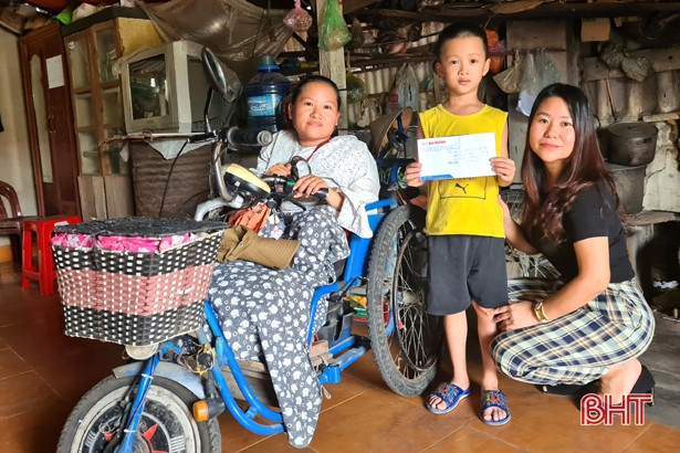 Hội Phụ nữ Hà Tĩnh tại Đức tặng quà cho 26 hoàn cảnh đặc biệt khó khăn