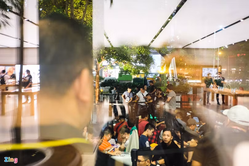 “Chiếc iPhone 12 đầu tiên về Việt Nam giá không dưới 200 triệu đồng”