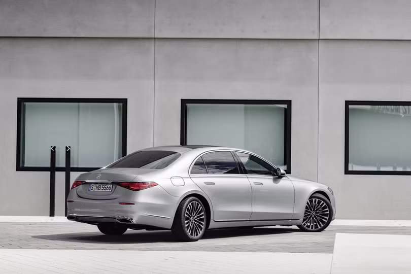 Mercedes-Benz S-Class 2021 có thể đánh lái bánh sau