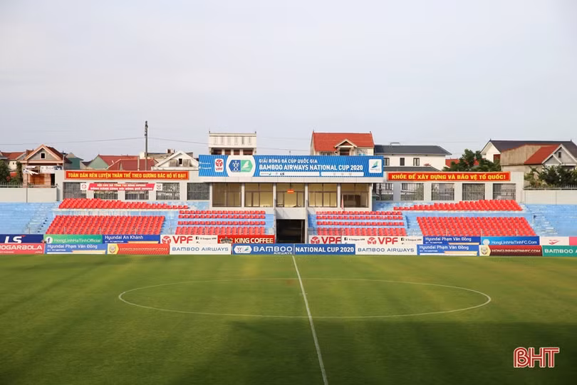 Tứ kết Cúp Quốc gia Hồng Lĩnh Hà Tĩnh - Than Quảng Ninh: An toàn phòng dịch trước giờ bóng lăn