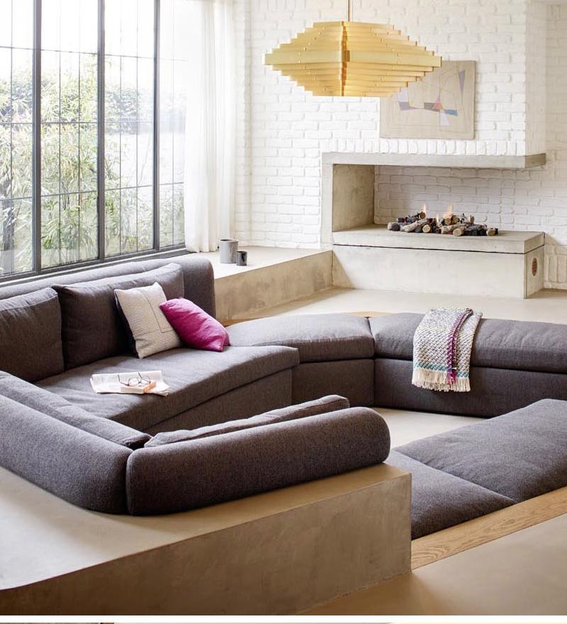 Không gian độc đáo của ngôi nhà có phòng khách được thiết kế chìm