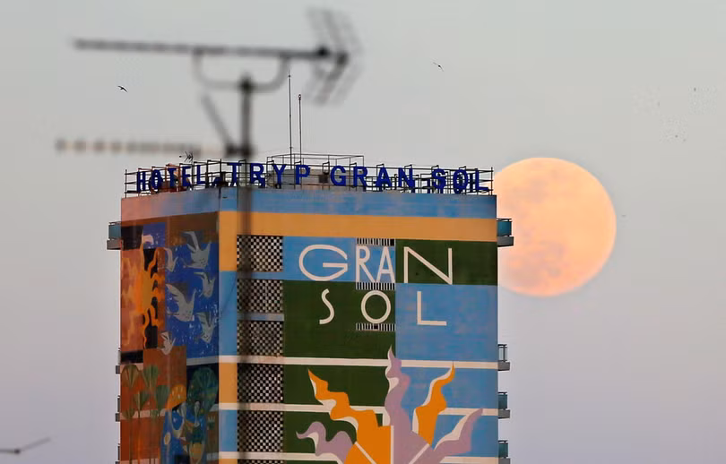 Siêu trăng lớn nhất năm rực sáng trên thế giới