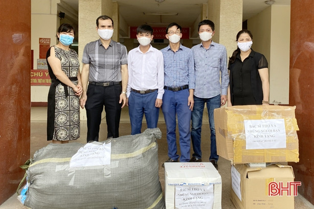 Bệnh viện Hà Tĩnh tiếp nhận nhiều vật tư y tế hỗ trợ phòng dịch