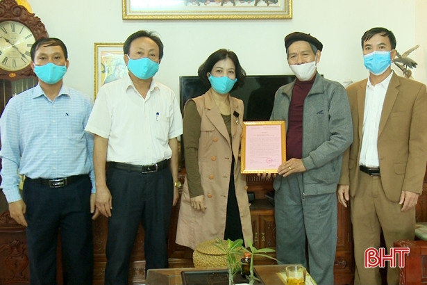 Bí thư Thành ủy Hà Tĩnh gửi thư cảm ơn gia đình 2 giáo dân ủng hộ 2,6 tấn gạo chống dịch Covid-19